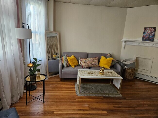 Building Photo - 20 Howell St