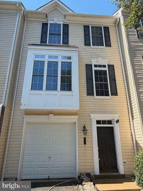 Building Photo - 843 Fairview Village Ct