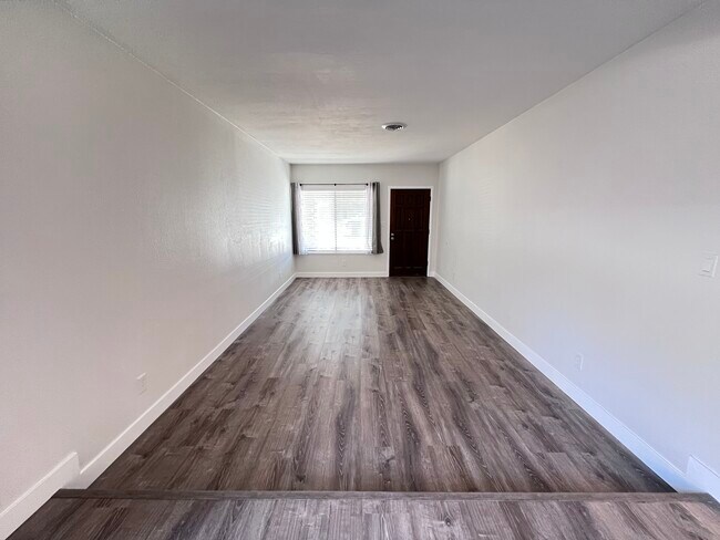Foto del edificio - 1052 Clinton Rd