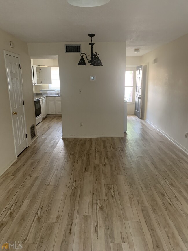 Building Photo - 2070 Kings Gate Cir SW