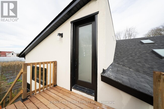 Photo du bâtiment - 12991 Warden Ave.
