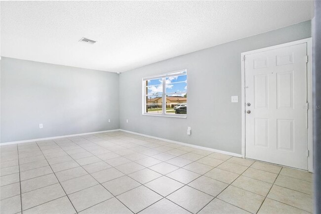 Building Photo - 405 Long Dr