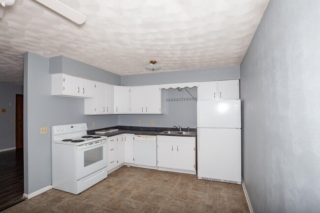 Building Photo - 3430 Holiday Ct