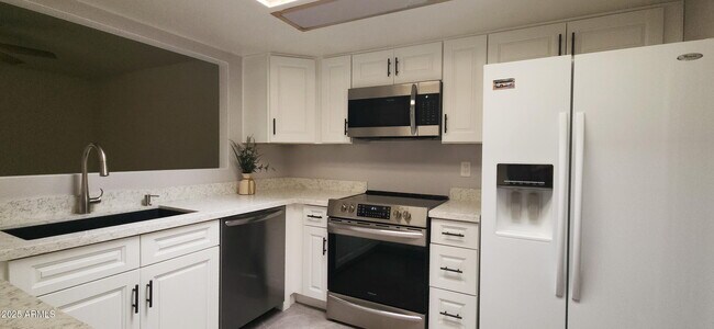 Foto del edificio - 18216 N 24TH Pl