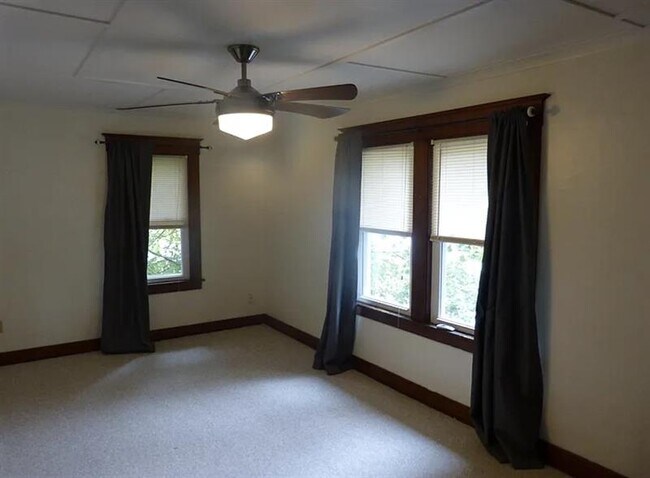 Building Photo - ELEGANT KINNEY HOME