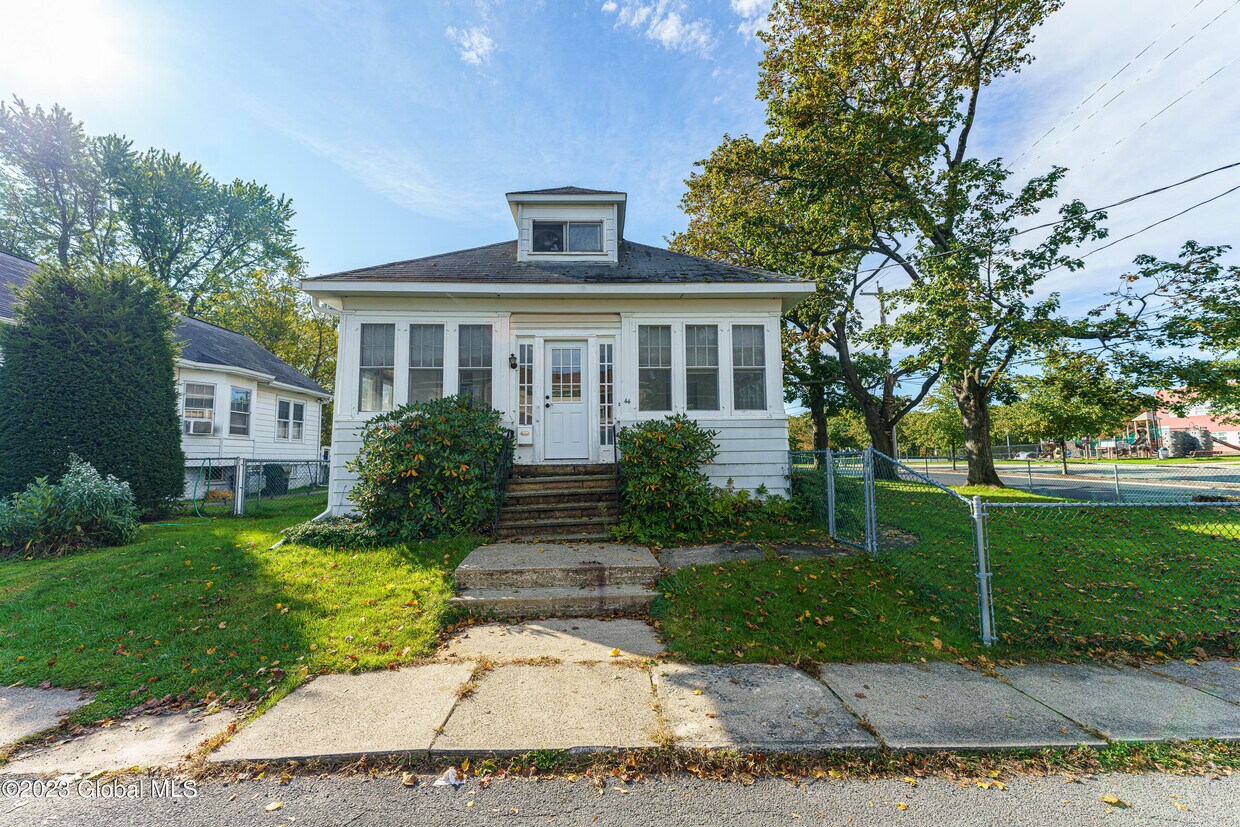 44 Carlton Ave, Cohoes, NY 12047 House Rental in Cohoes, NY