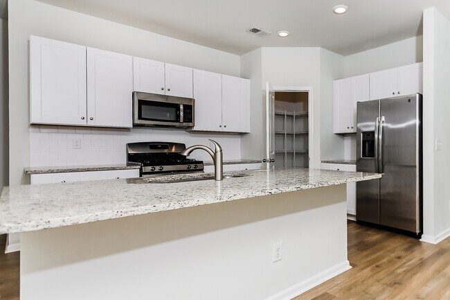 Building Photo - 143 S Reindeer Rd