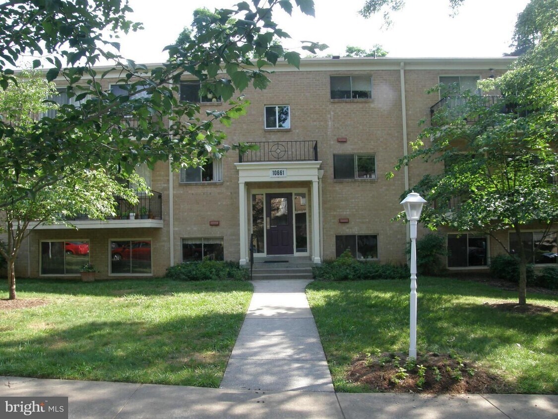 Primary Photo - 10661 Weymouth St #104, Bethesda, MD 20814