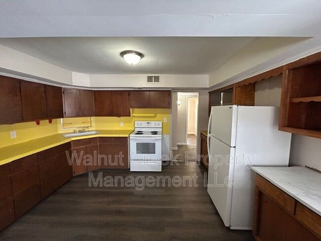 Foto del edificio - 1763 E 36th St