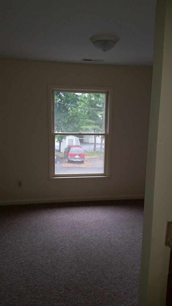 Building Photo - Pettit Apartments - 2 bedroom first floor