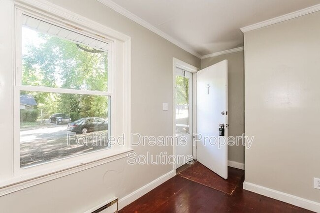 Building Photo - 1430 Marne St