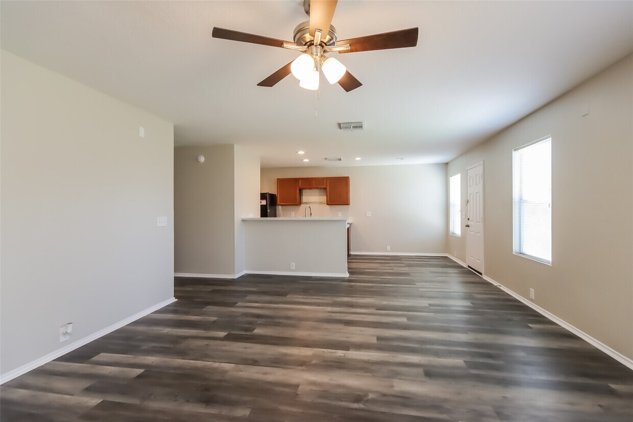 Foto principal - 819 Grand Plains Dr