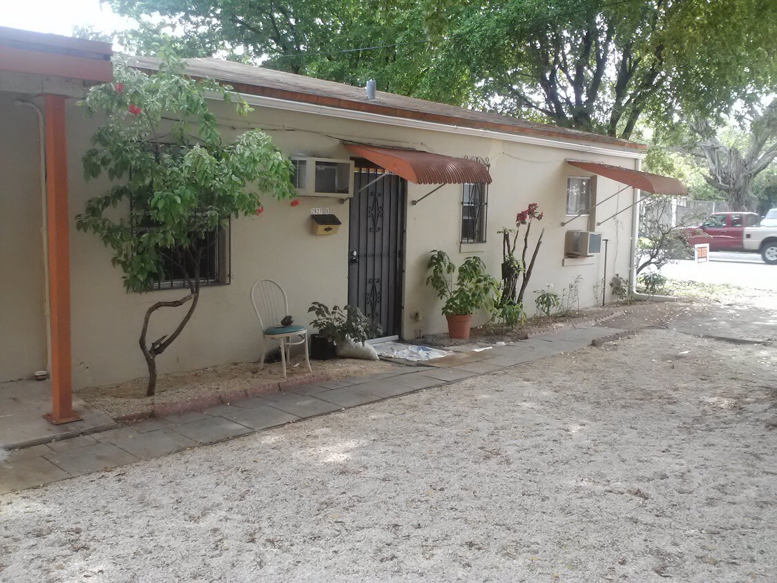 Foto principal - 2827 NW 10th Ave