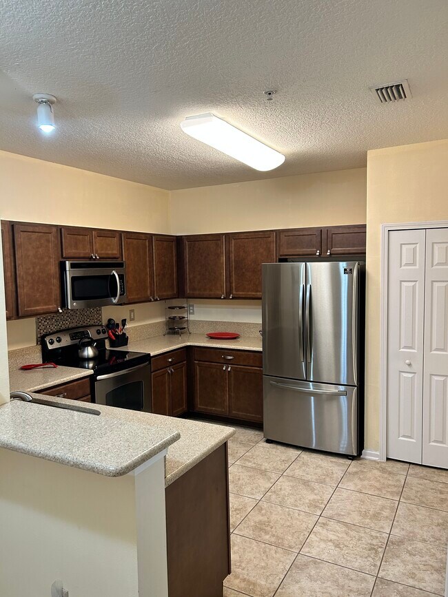 Building Photo - 2275 Golden Lake Loop