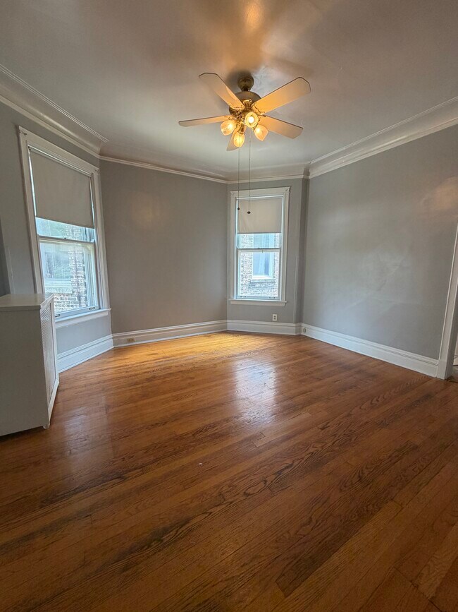 Foto del edificio - 1249 W Newport Ave
