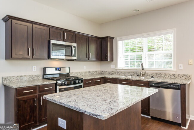 Building Photo - 3304 Spindletop Dr NW