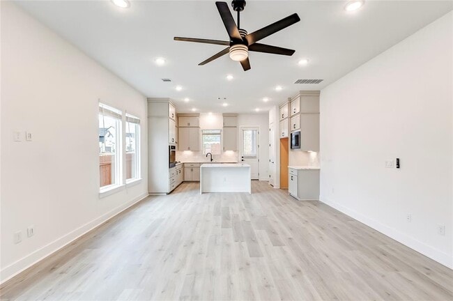 Building Photo - 1703 Kit Cir