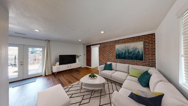 Building Photo - Bright & beautiful South Park Hill duplex property with large fenced shared yard