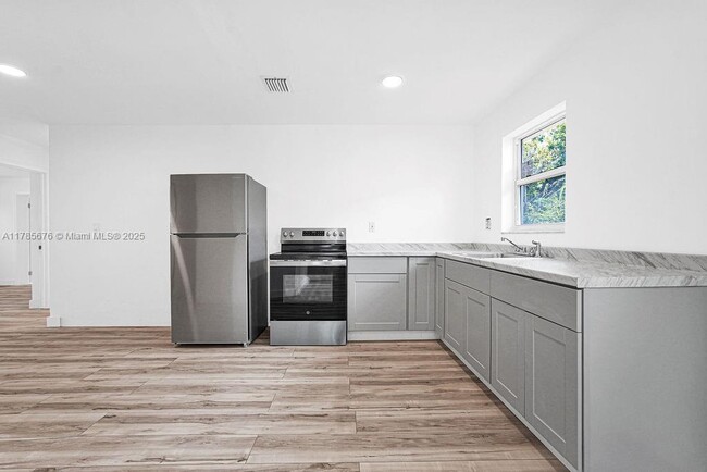 Foto del edificio - 128 NW 61st St