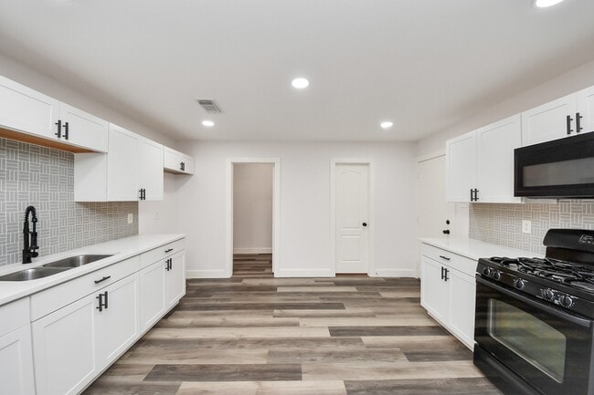 Foto del edificio - 7826 Maverick Trace Ln