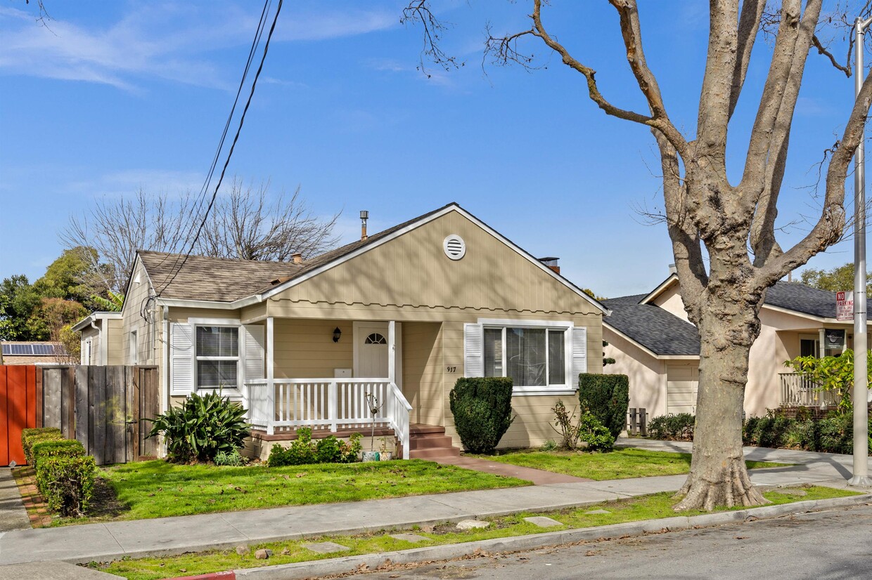 Primary Photo - 917 E Santa Inez Ave