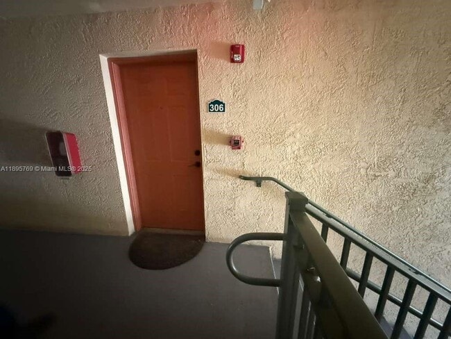 Foto del edificio - 2516 Centergate Dr