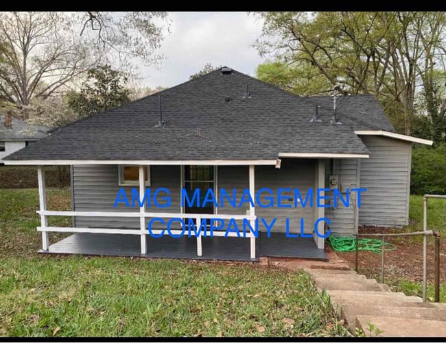 Building Photo - 126 Deluxe Cir