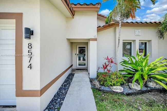 Foto del edificio - 8574 SW 211th Terrace