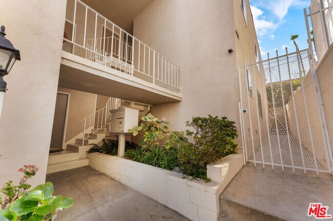 Building Photo - 1561 Manning Ave