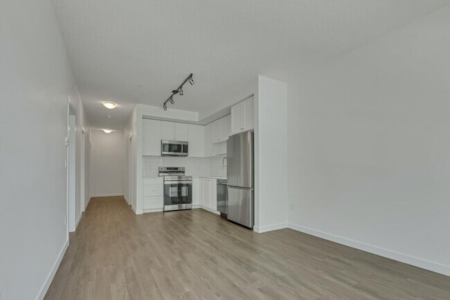 Building Photo - 15735 85 Ave