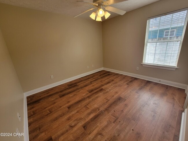Building Photo - 207 Azalea St