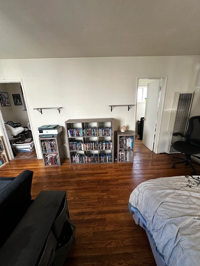 Living area - 309 N Hollywood Way (Burbank, CA) Apartments