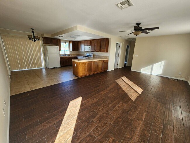 Foto del edificio - 2 Bedroom 2 Bath House in Twentynine Palms