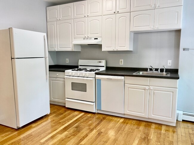 Building Photo - 235 N Beacon St