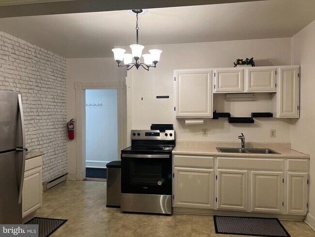 Foto del edificio - 110 S Charles St