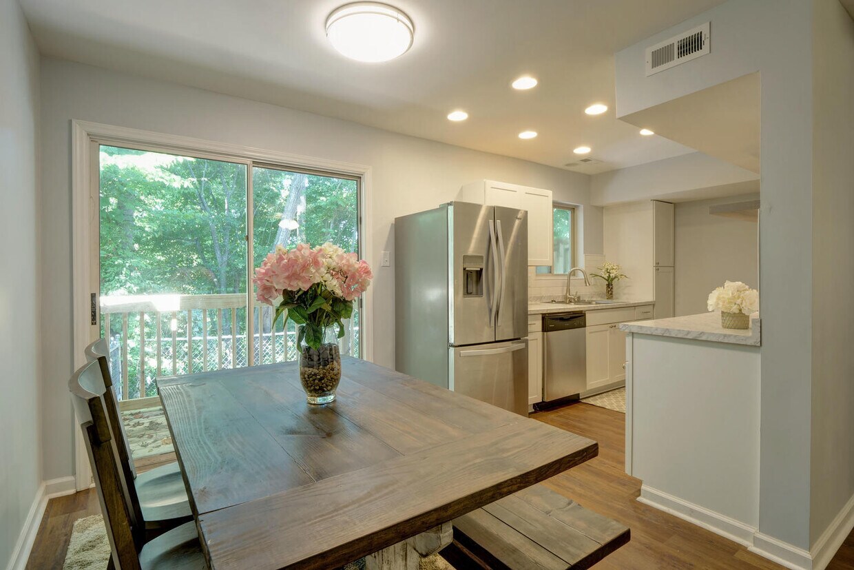 Foto principal - 17 S Onsville Dr.