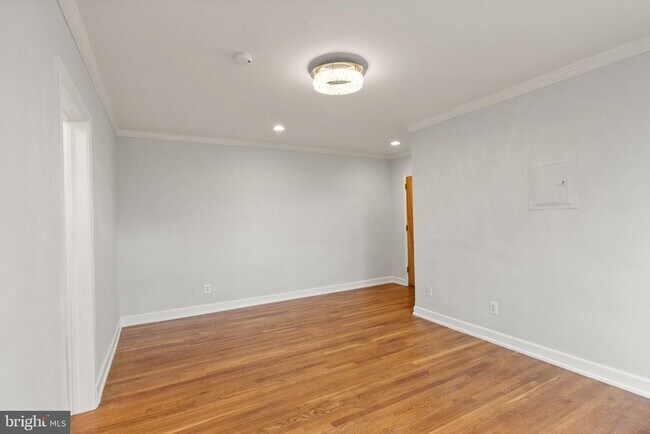 Building Photo - 939 Longfellow St NW
