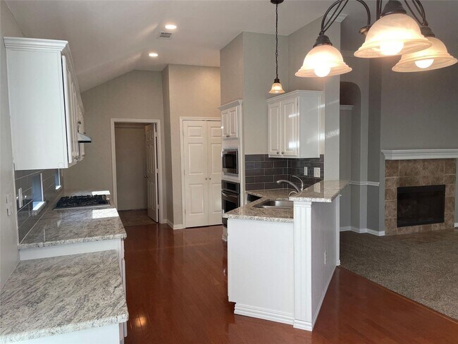 Foto del edificio - 637 Cedarwood Dr