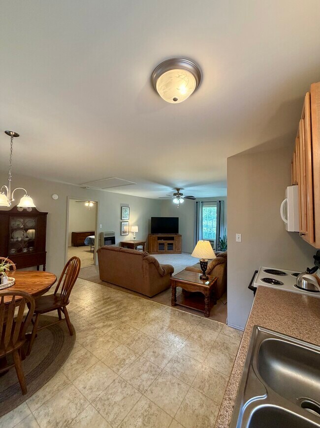 Foto del edificio - 340 Rock Creek Rd