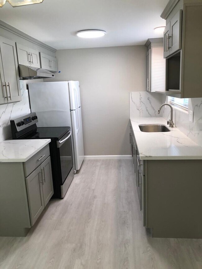Kitchen - 1333 Saratoga Ave