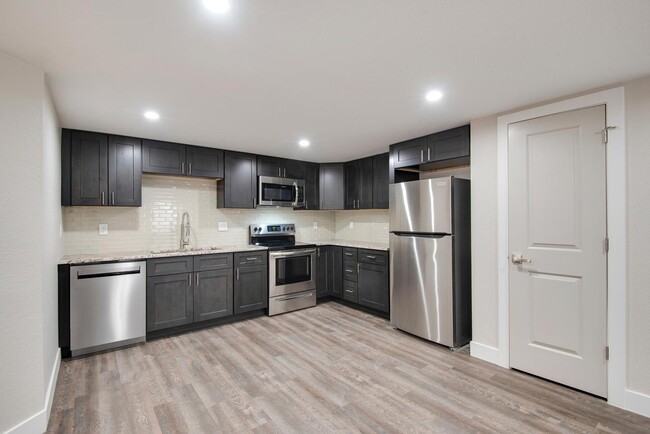 Building Photo - Newly remodeled basement apartment close t...