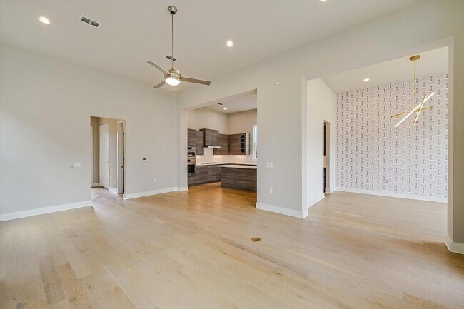 Foto del edificio - 6133 Florencia Ln