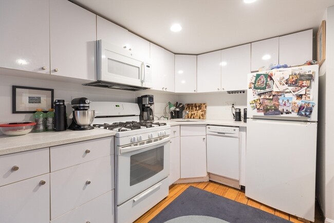 Pictures are representative samples of the advertised unit. In some cases, the actual units you tour - 92 Appleton St