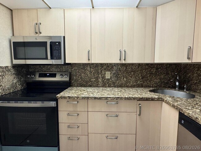 Foto del edificio - 305 N Pompano Beach Blvd
