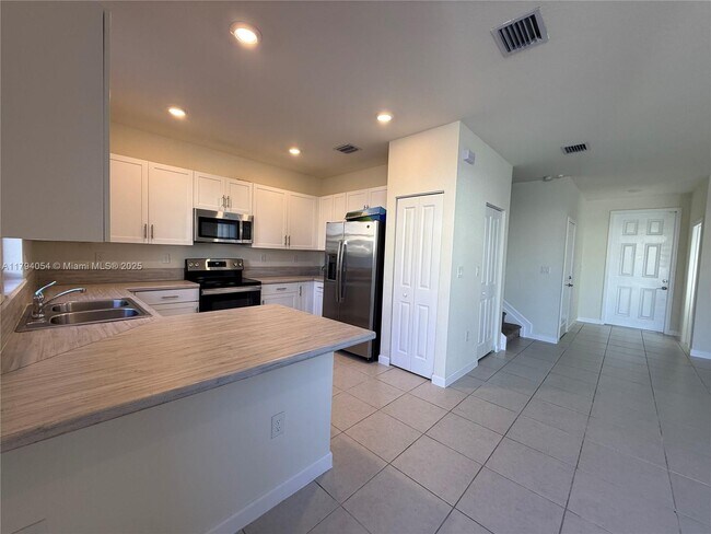 Foto del edificio - 11101 West 33rd Ct