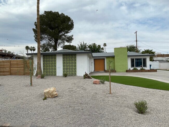 Building Photo - 1662 Sombrero Dr