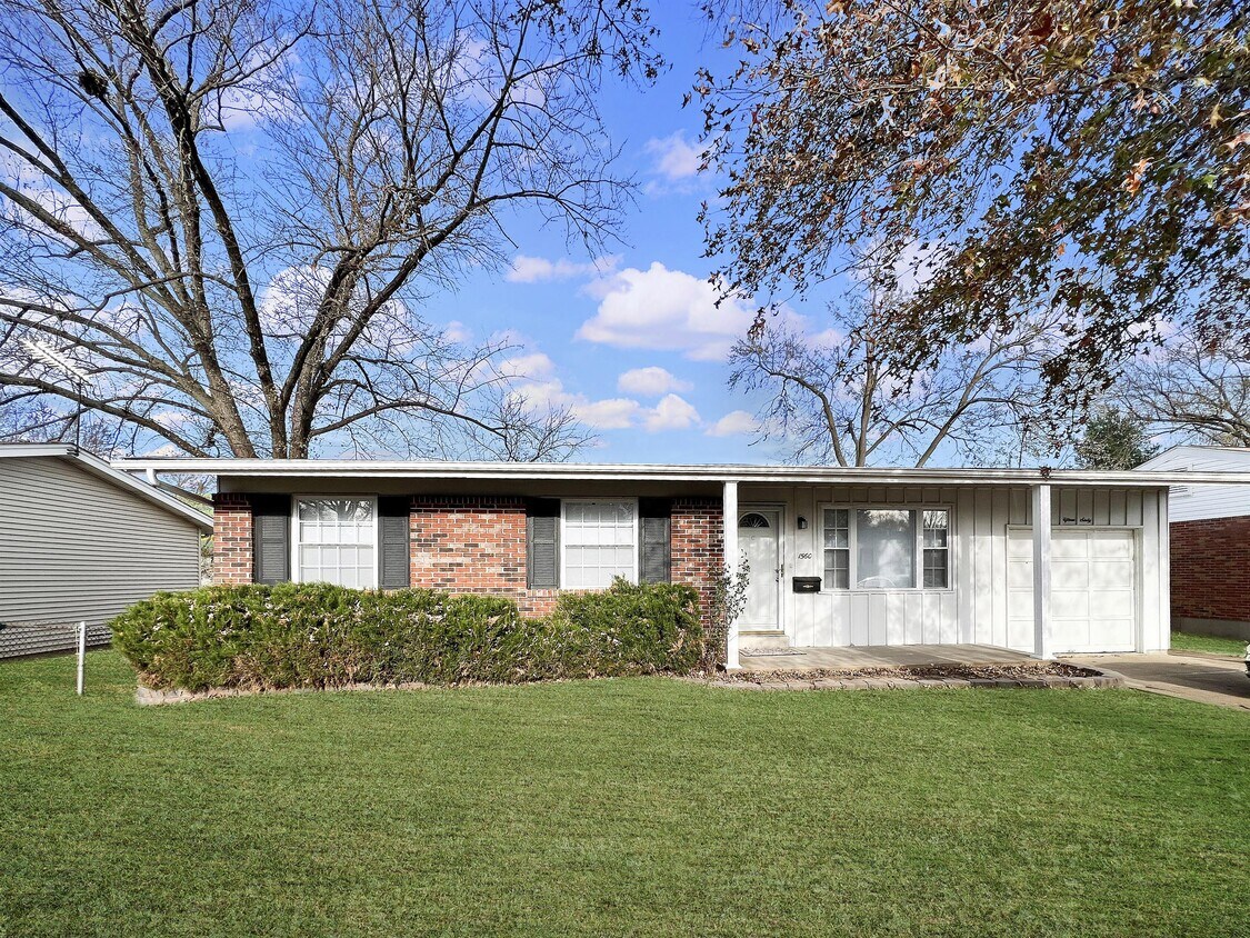 1560 Bluefield Dr, Florissant, MO 63033 House Rental in Florissant