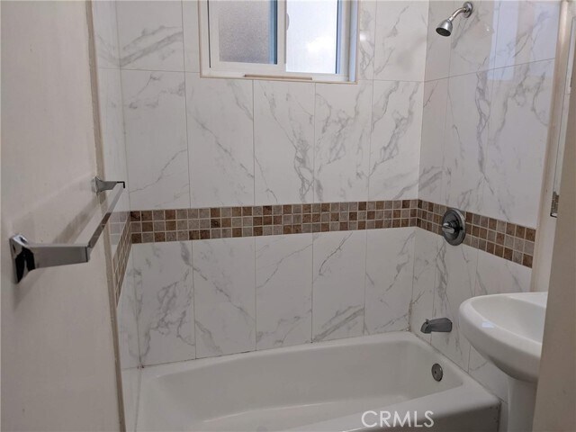 Foto del edificio - 1555 Artesia Blvd