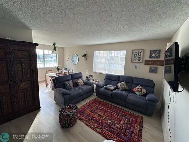 Foto del edificio - 365 SW 86th Ave