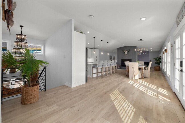 Building Photo - 120 Acapulco Dr